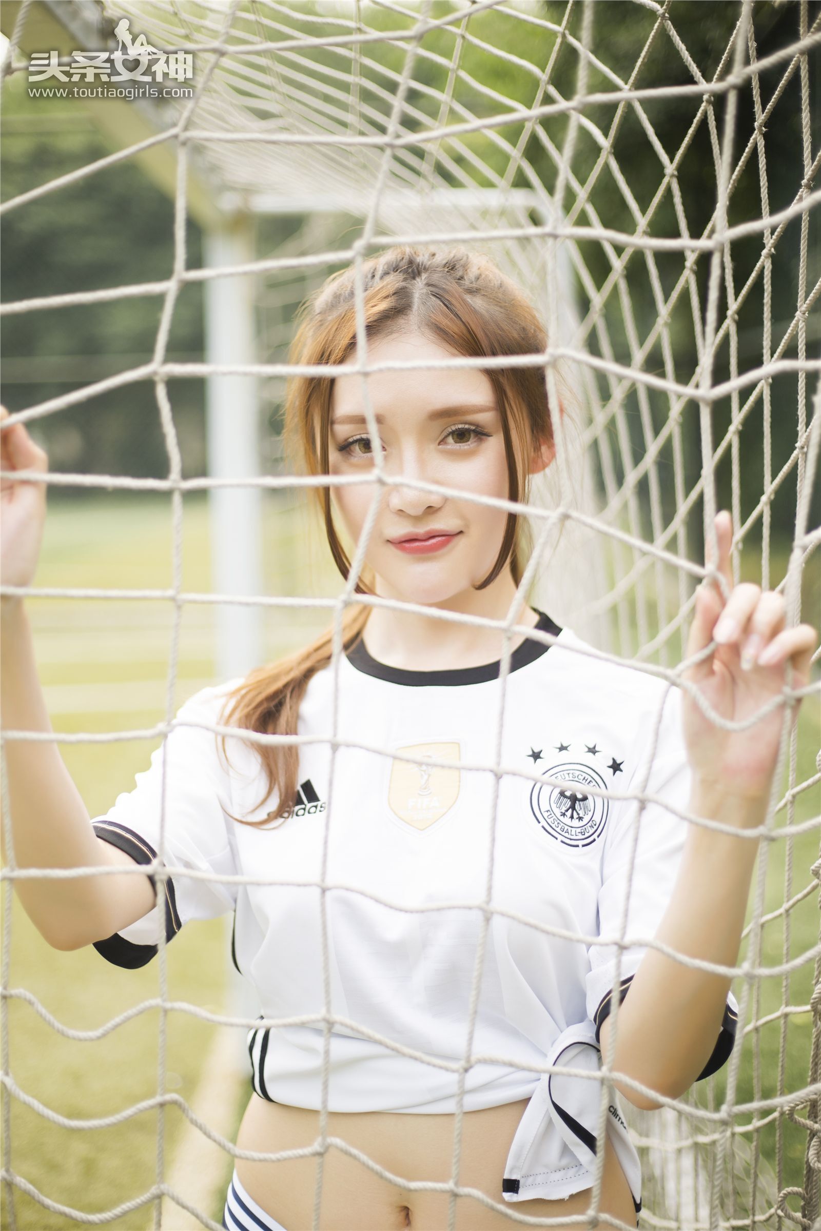 [Toutiaogirls头条女神]2016-06-27 欧洲杯足球宝贝全家福 菲儿